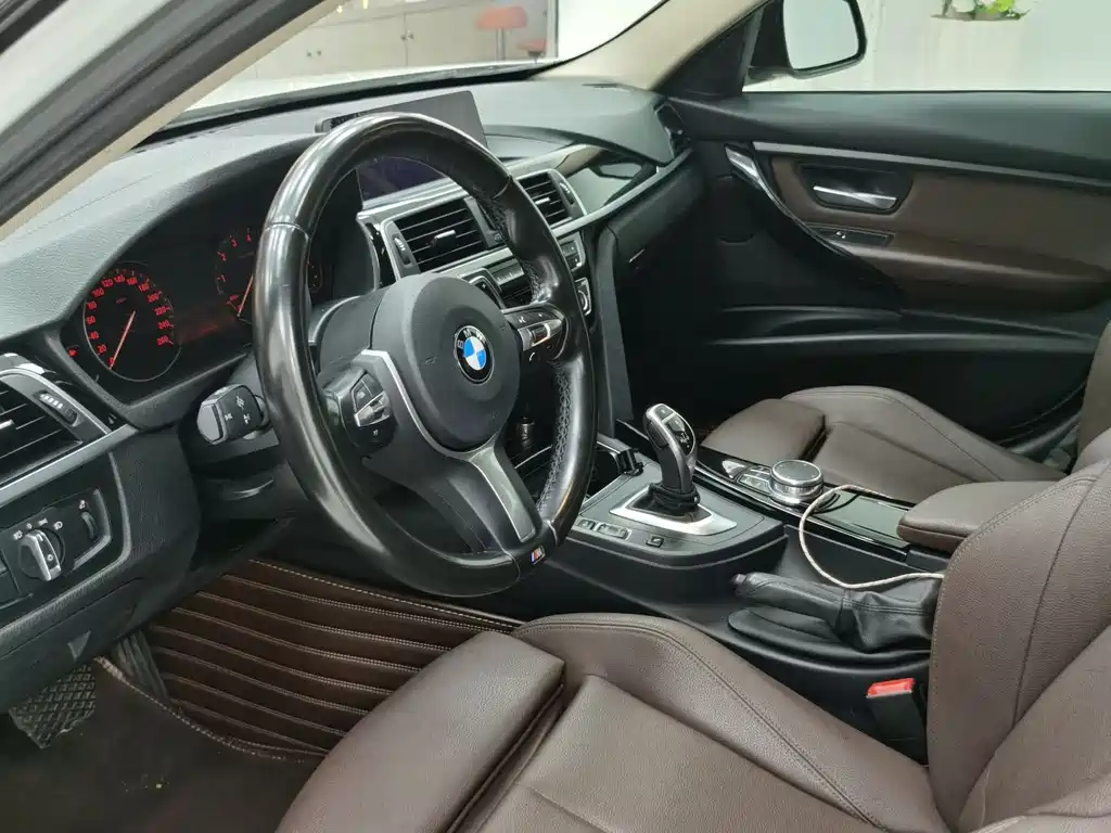 BMW 3 Series 2018 — фото 4