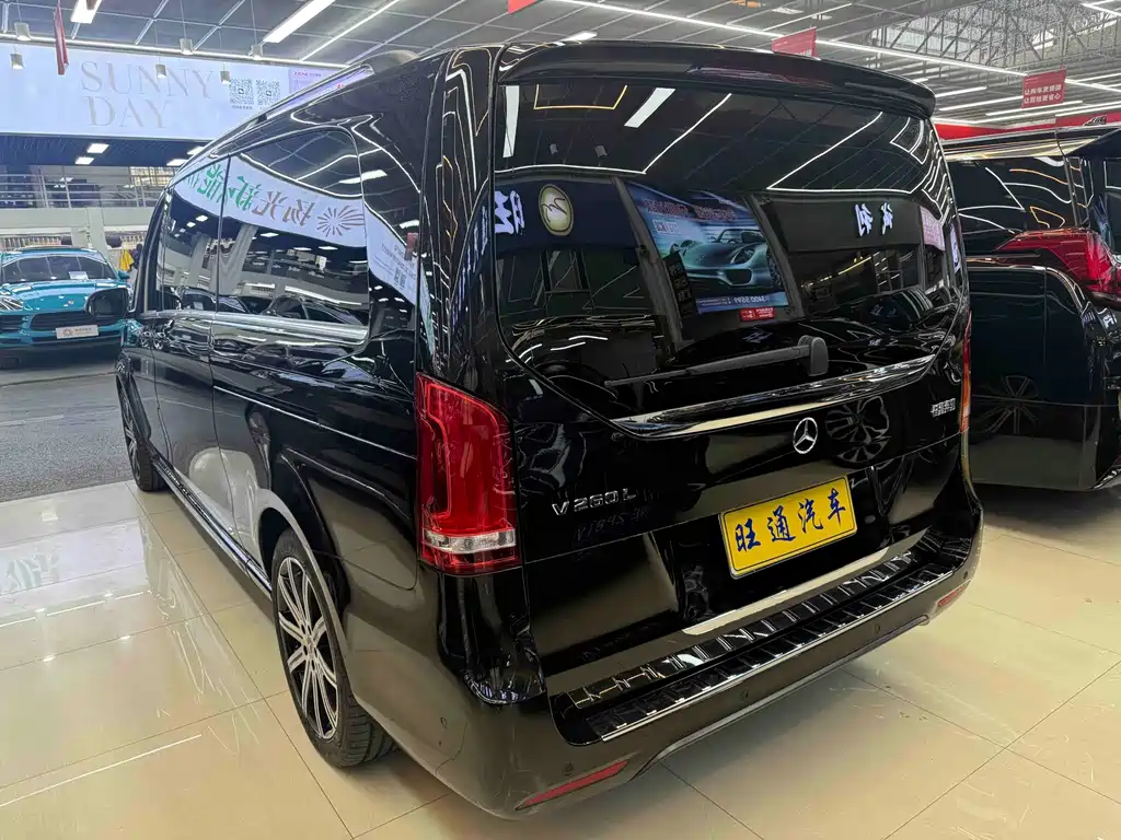 Mercedes-Benz V-Class 2023 — фото 4