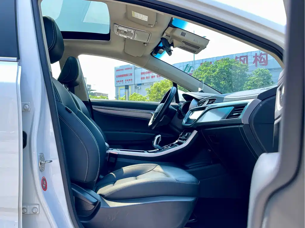 Geely Emgrand GS 2019 — фото 10