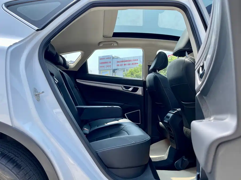 Geely Emgrand GS 2019 — фото 12