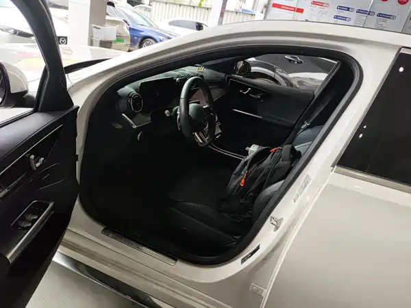 Mercedes-Benz C-Class 2022