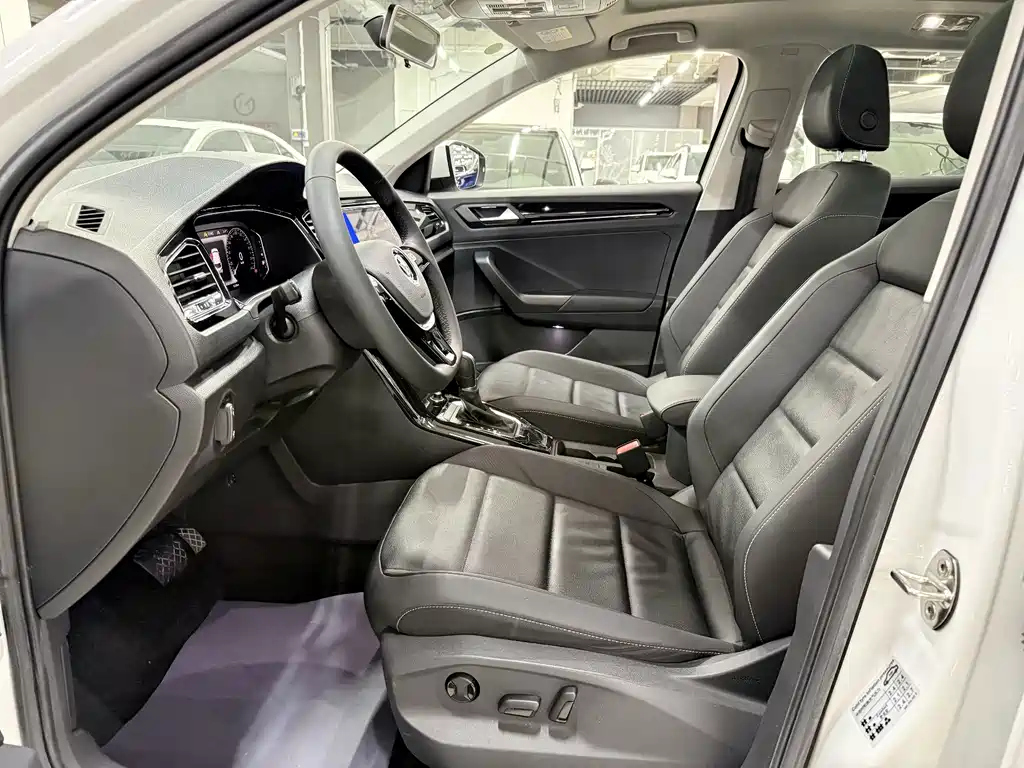 Volkswagen T-Roc 2023 — фото 8