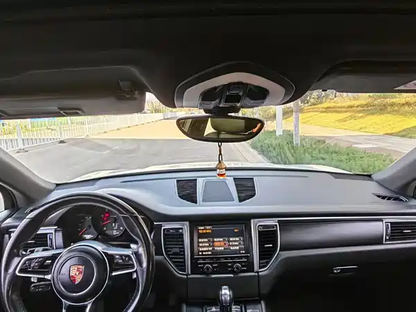 Porsche Macan 2014