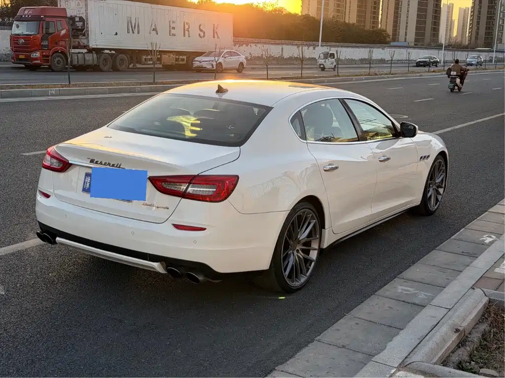 Maserati Quattroporte 2015 — фото 10