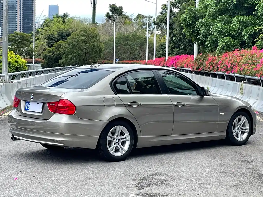 BMW 3 Series 2010 — фото 3