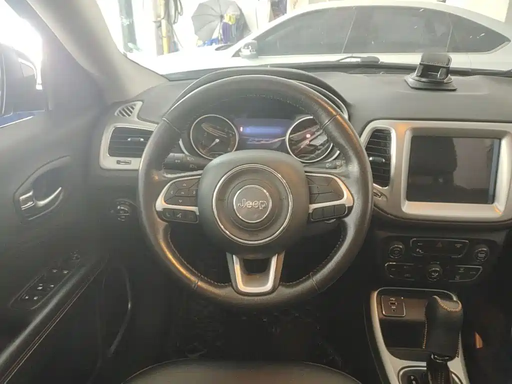 Jeep Compass 2019 — фото 11