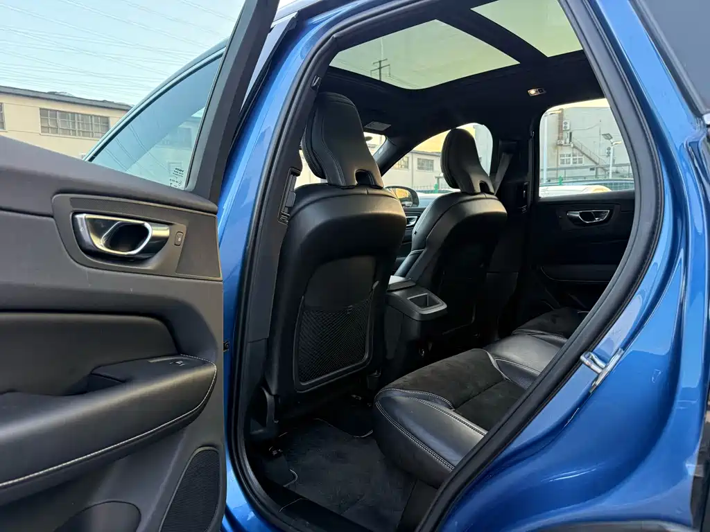 Volvo XC60 2019 — фото 17