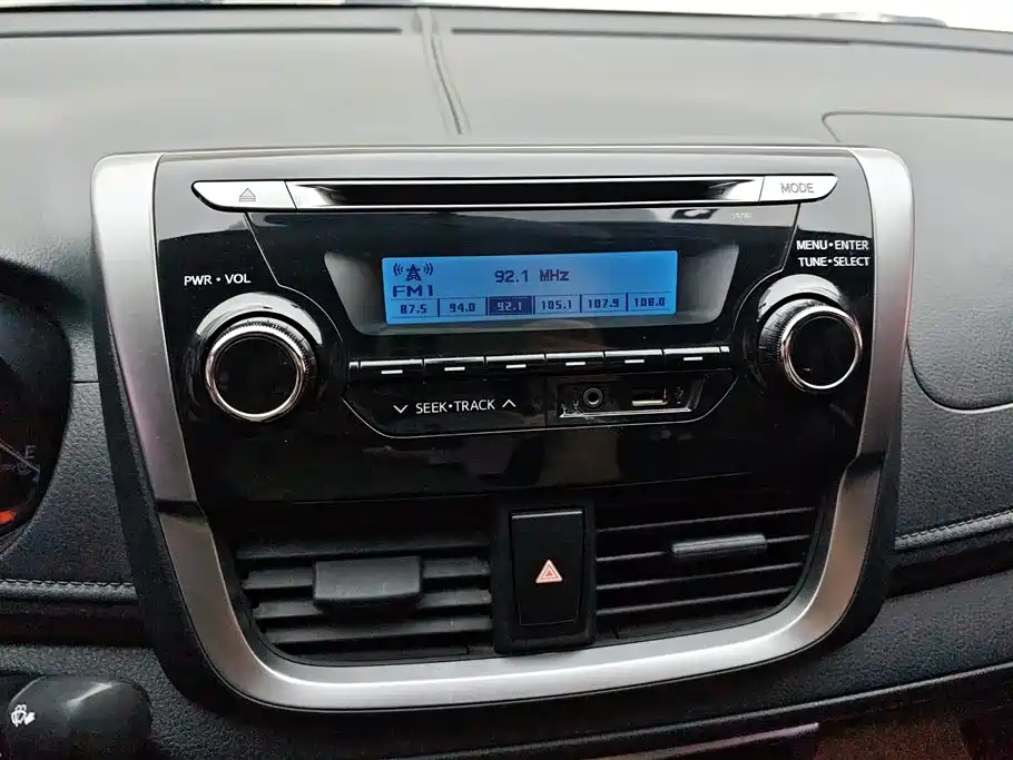 Toyota Yaris L 2017 — фото 13
