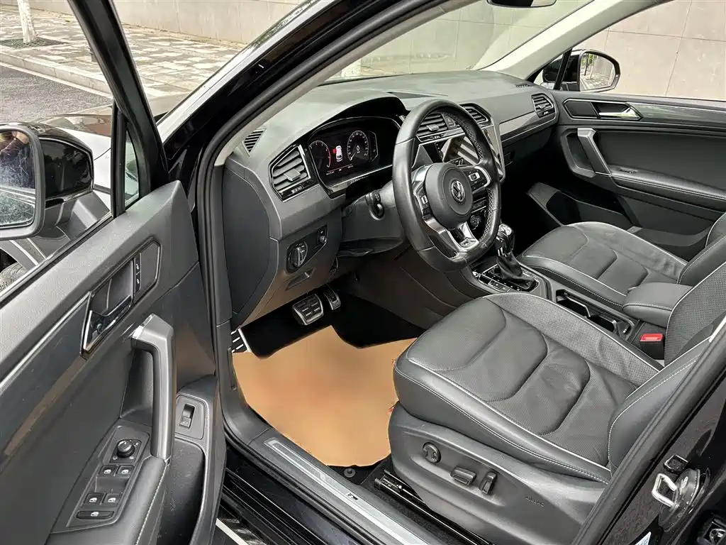 Volkswagen Tiguan L 2020 — фото 12