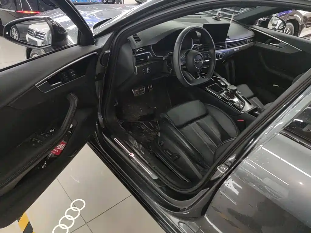 Audi A4L 2023 — фото 16