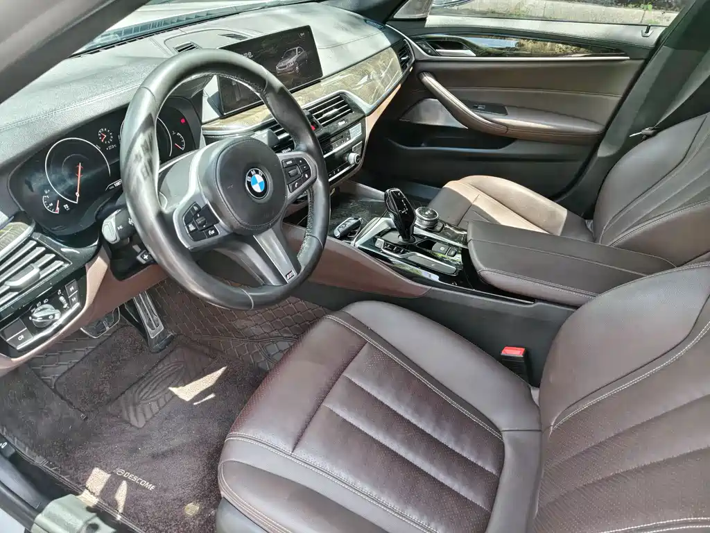 BMW 5 Series 2019 — фото 24
