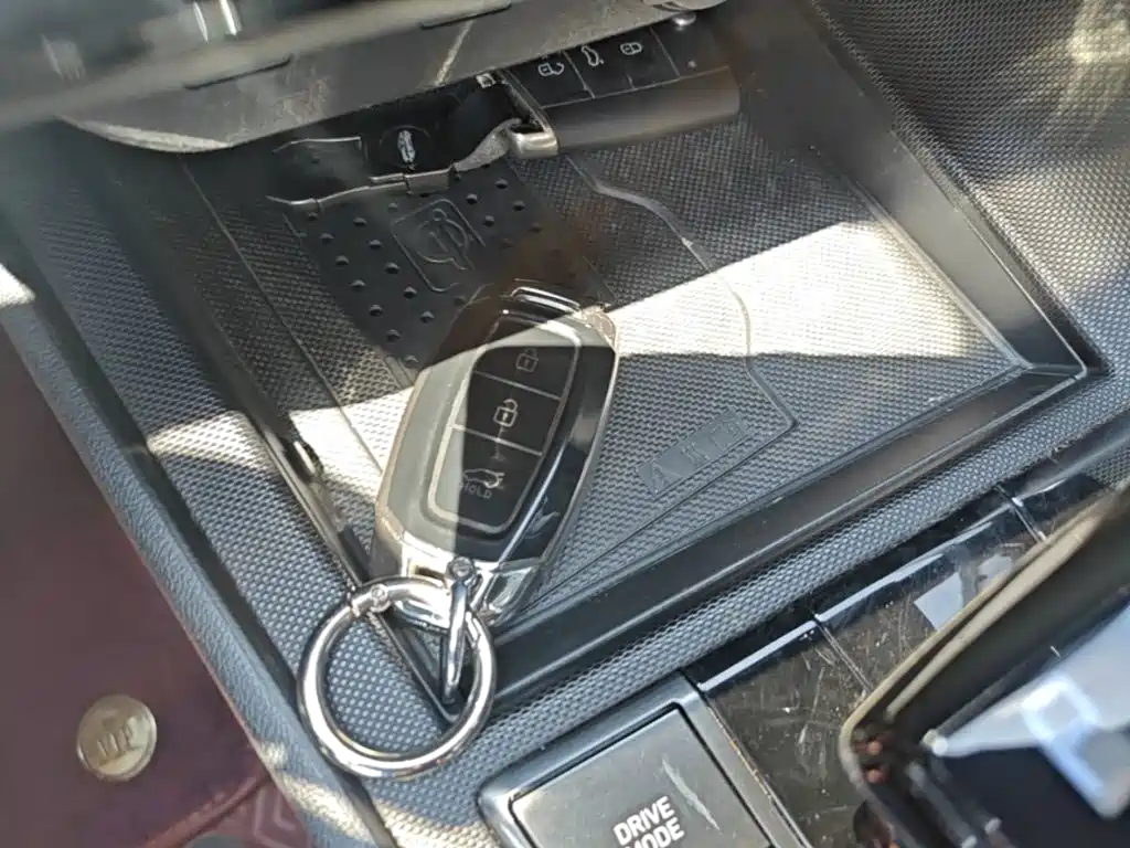 Hyundai Elantra 2023 — фото 9