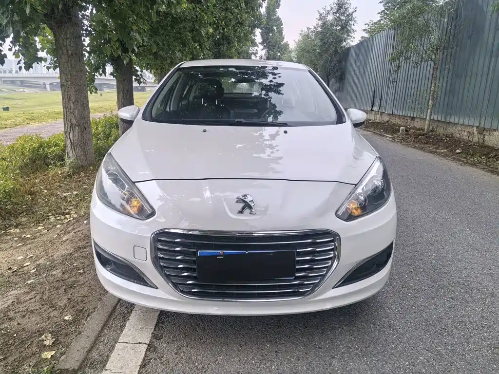 Peugeot 308 2015 — фото 25