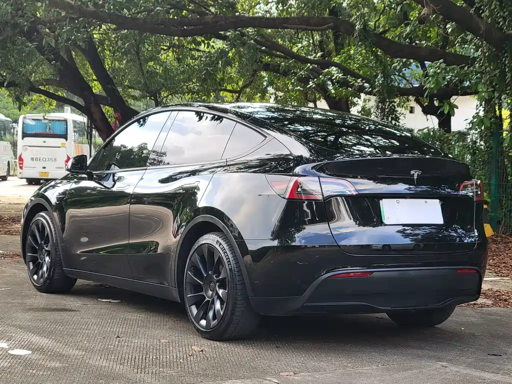 Tesla Model Y 2022 — фото 16