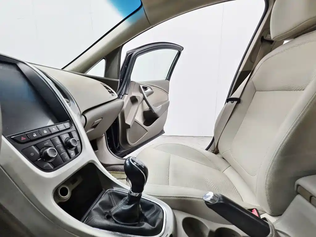 Buick Excelle 2014 — фото 12