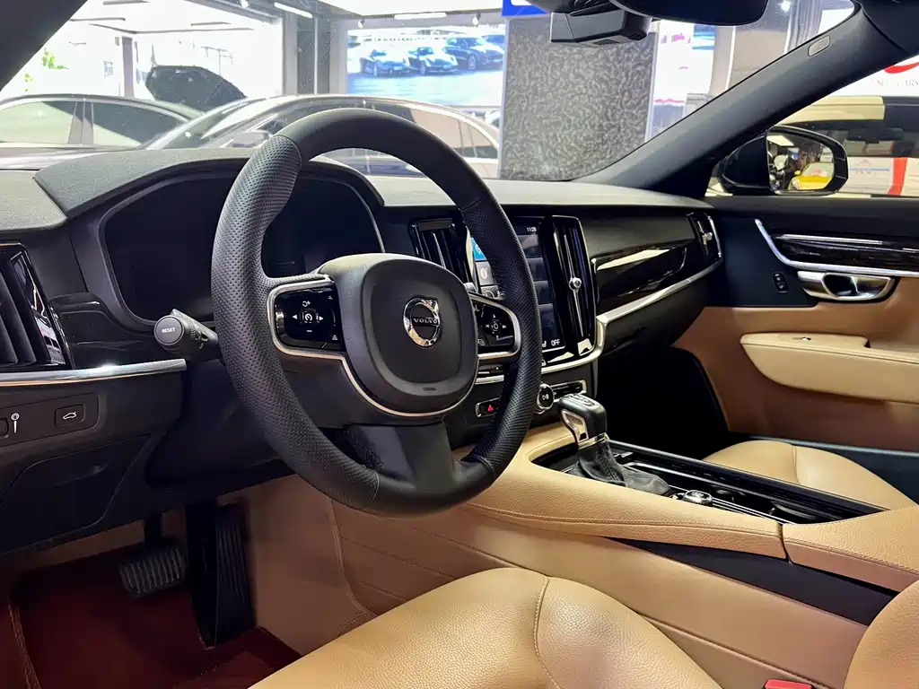 Volvo S90 2018 — фото 8