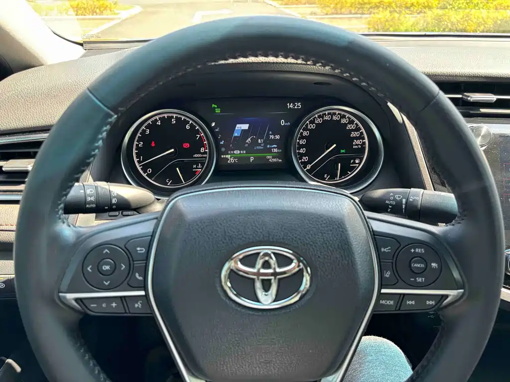 Toyota Camry 2019 — фото 11