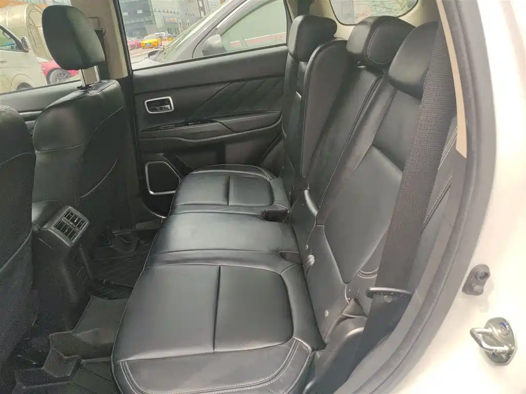 Mitsubishi Outlander 2019 — фото 17