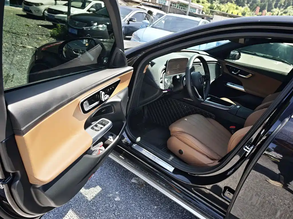 Mercedes-Benz E-Class 2025 — фото 10