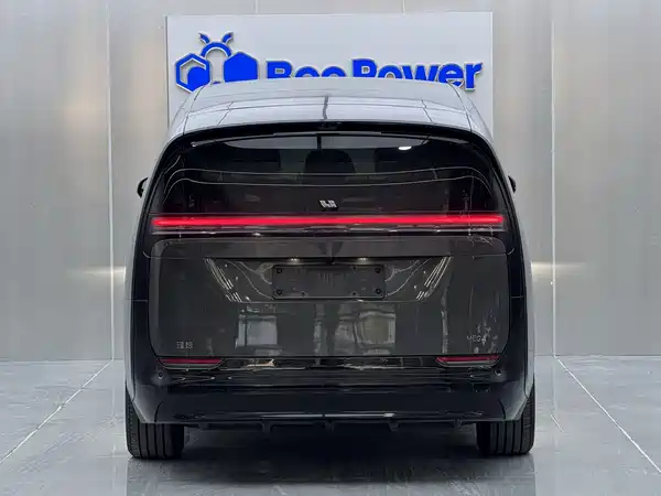 Li Auto MEGA 2025