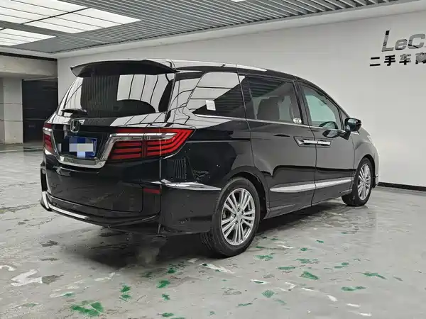 Honda Elysion 2016