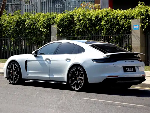 Porsche Panamera 2023