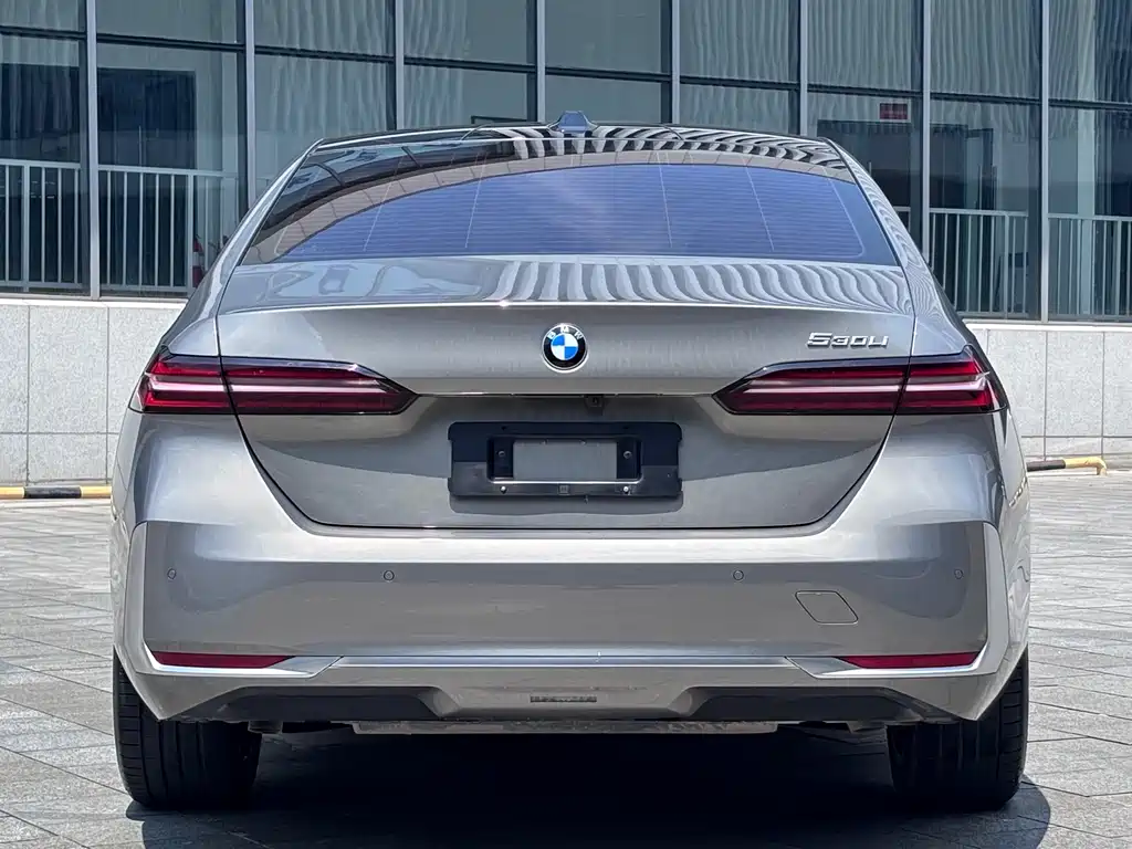 BMW 5 Series 2024 — фото 15