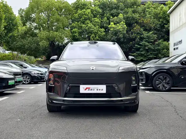 NIO ES8 2025