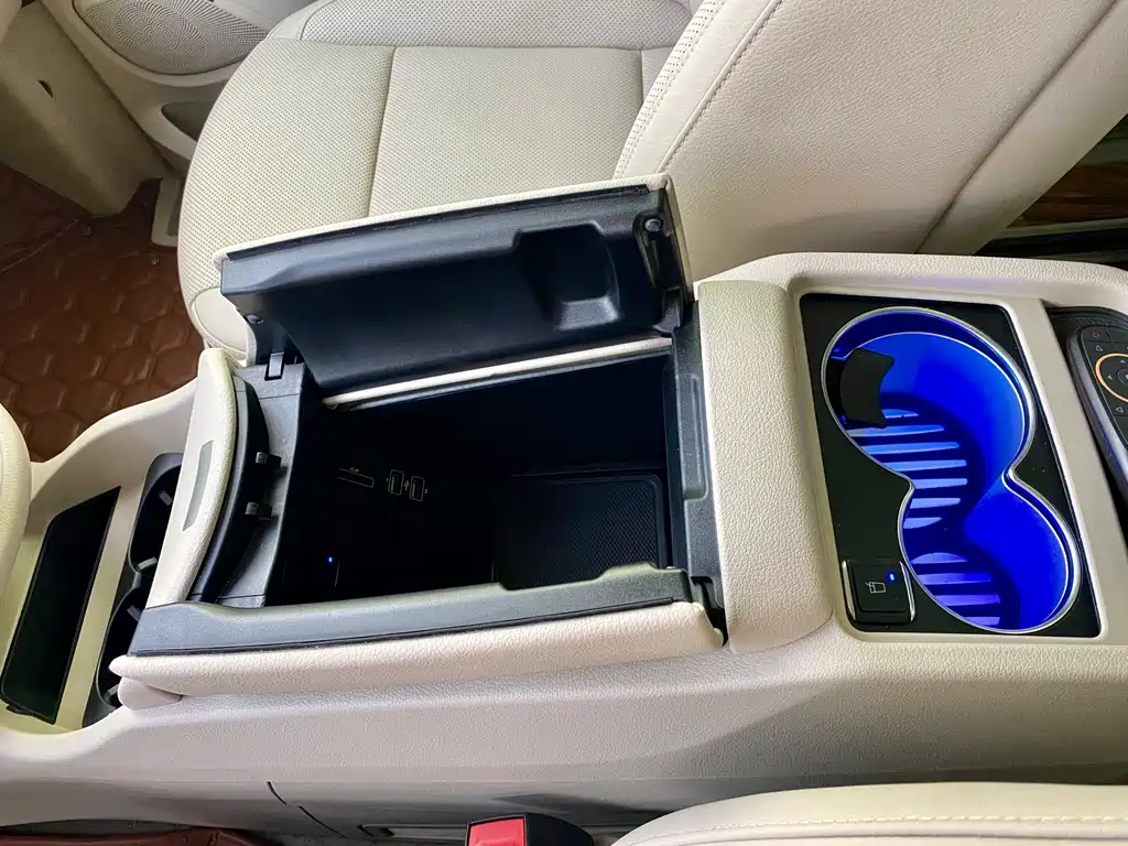 Mercedes-Benz V-Class 2017 — фото 26
