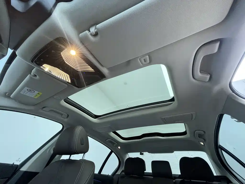 BMW 5 Series 2018 — фото 14