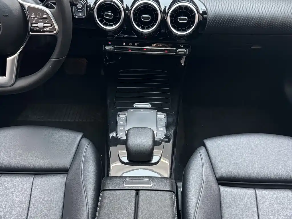 Mercedes-Benz A-Class 2021 — фото 16