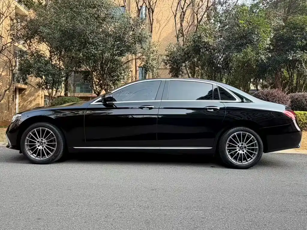 Mercedes-Benz E-Class 2023 — фото 3