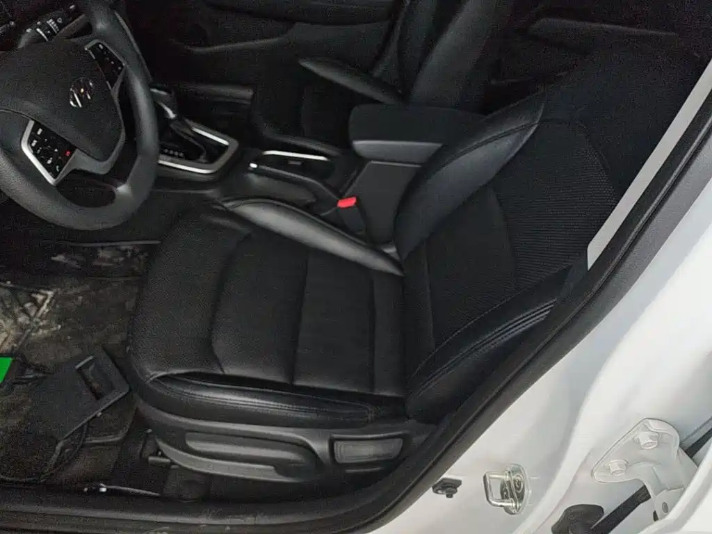 Hyundai Elantra 2017 — фото 15