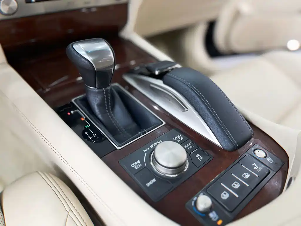 Lexus LS 2015 — фото 15