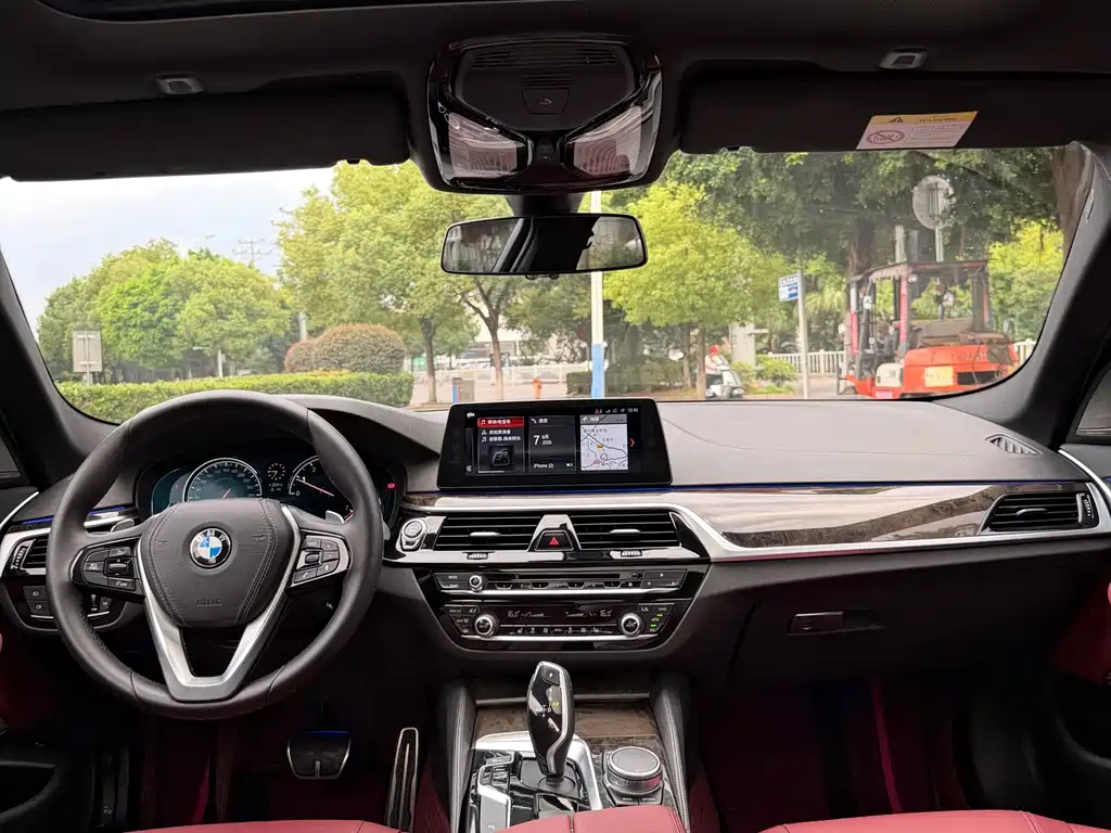 BMW 5 Series 2018 — фото 17