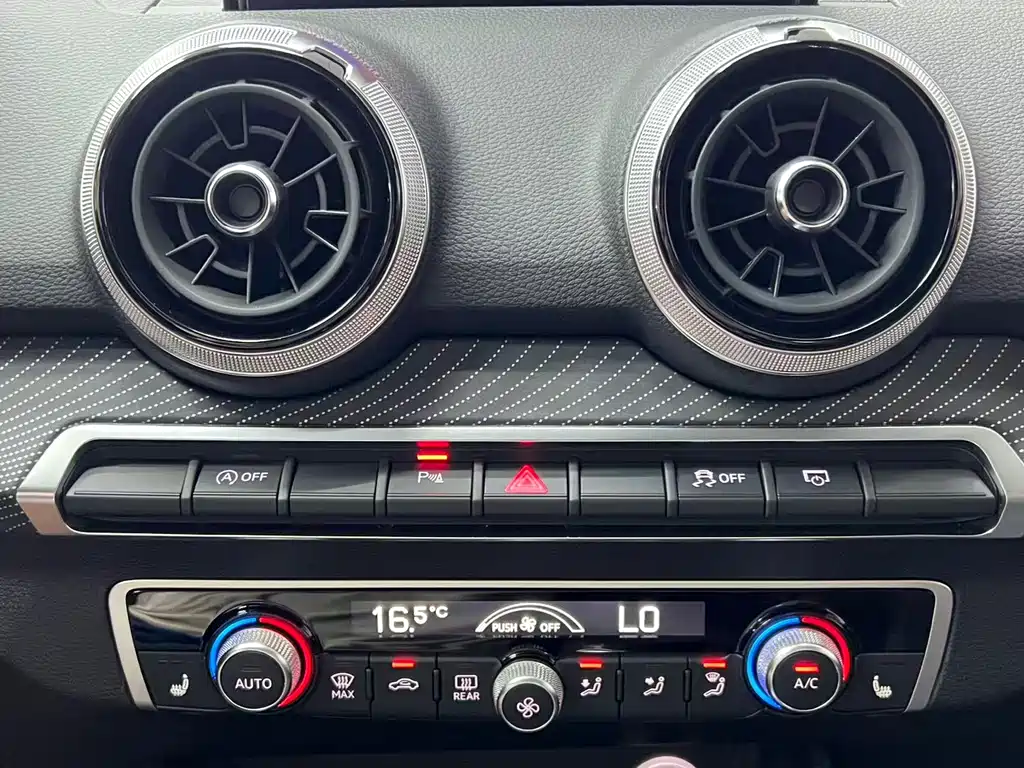 Audi Q2L 2023 — фото 12