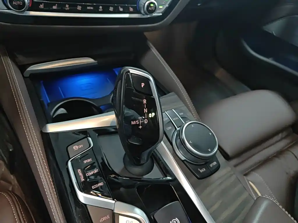 BMW 5 Series New Energy 2019 — фото 14