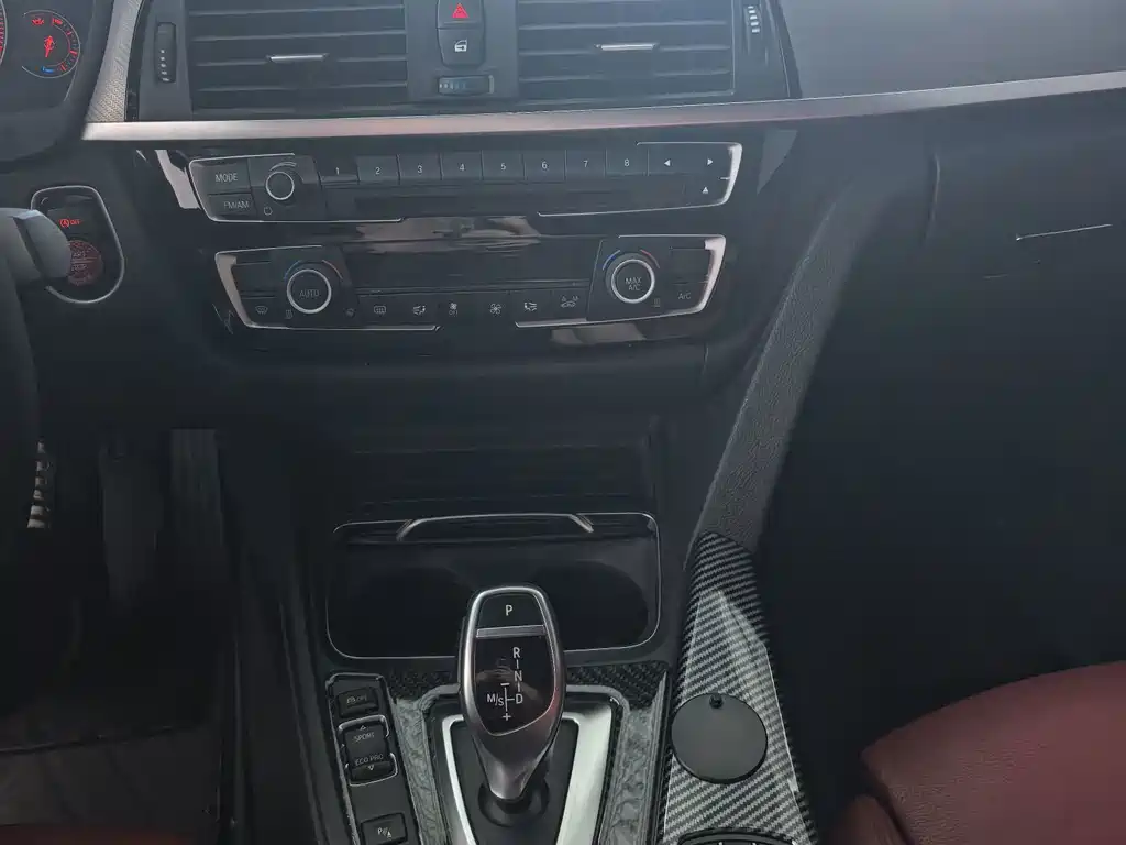 BMW 3 Series 2019 — фото 13