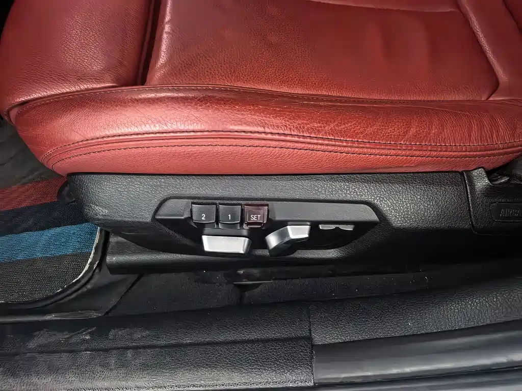 BMW 3 Series 2019 — фото 12