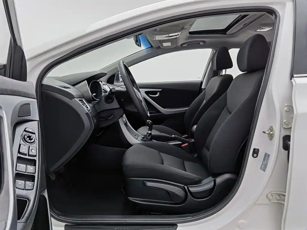 Hyundai Elantra 2017 — фото 10
