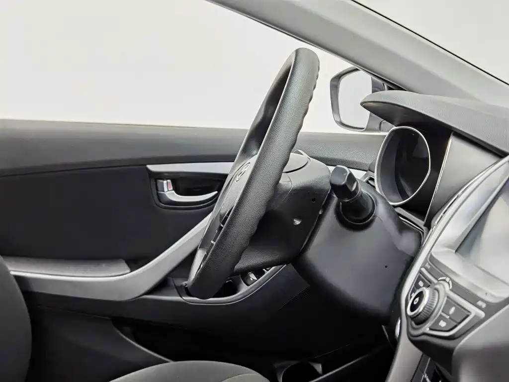 Hyundai Elantra 2017 — фото 22