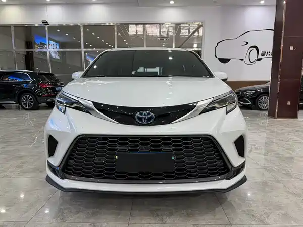 Toyota Granvia 2023