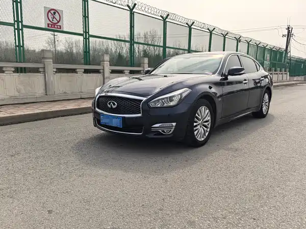 Infiniti Q70 2019
