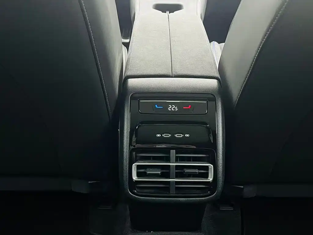 Volkswagen Tiguan L 2024 — фото 11
