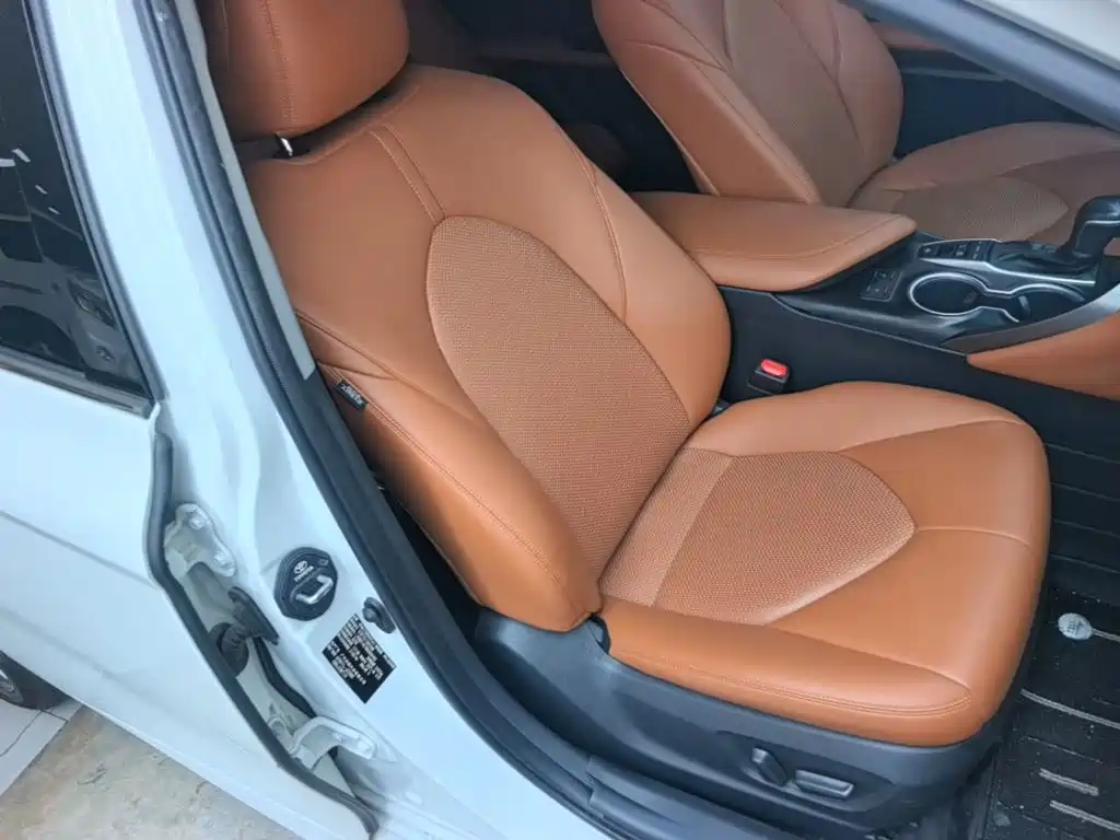 Toyota Camry 2021 — фото 25