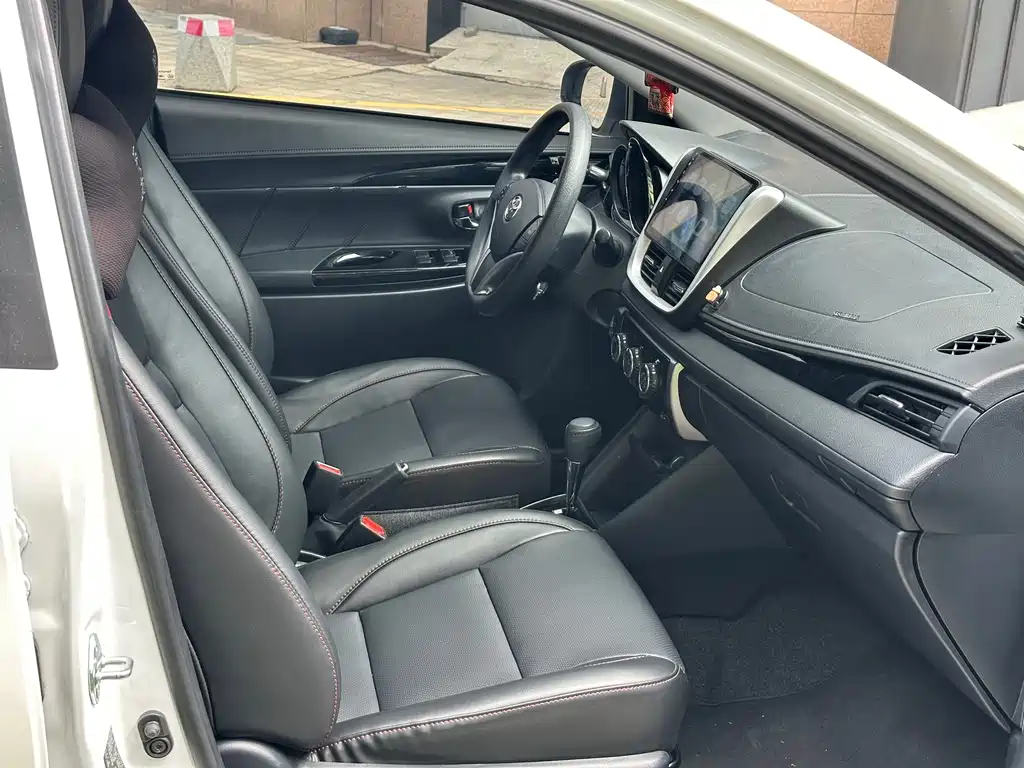 Toyota Yaris L 2022