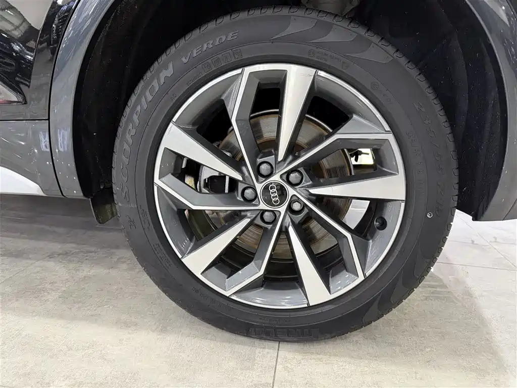 Audi Q5L 2022 — фото 14