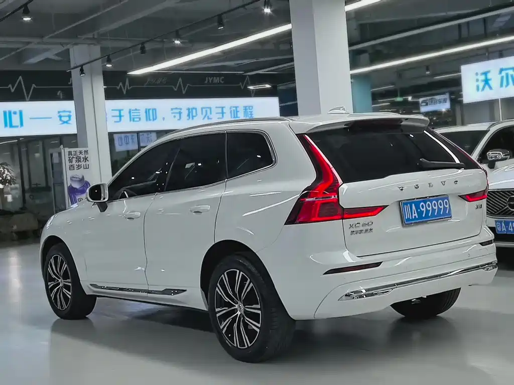 Volvo XC60 2021 — фото 10