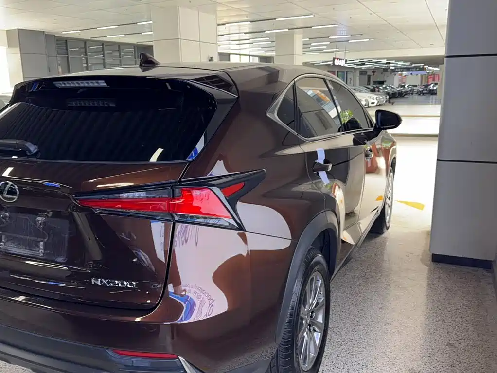 Lexus NX 2018 — фото 11
