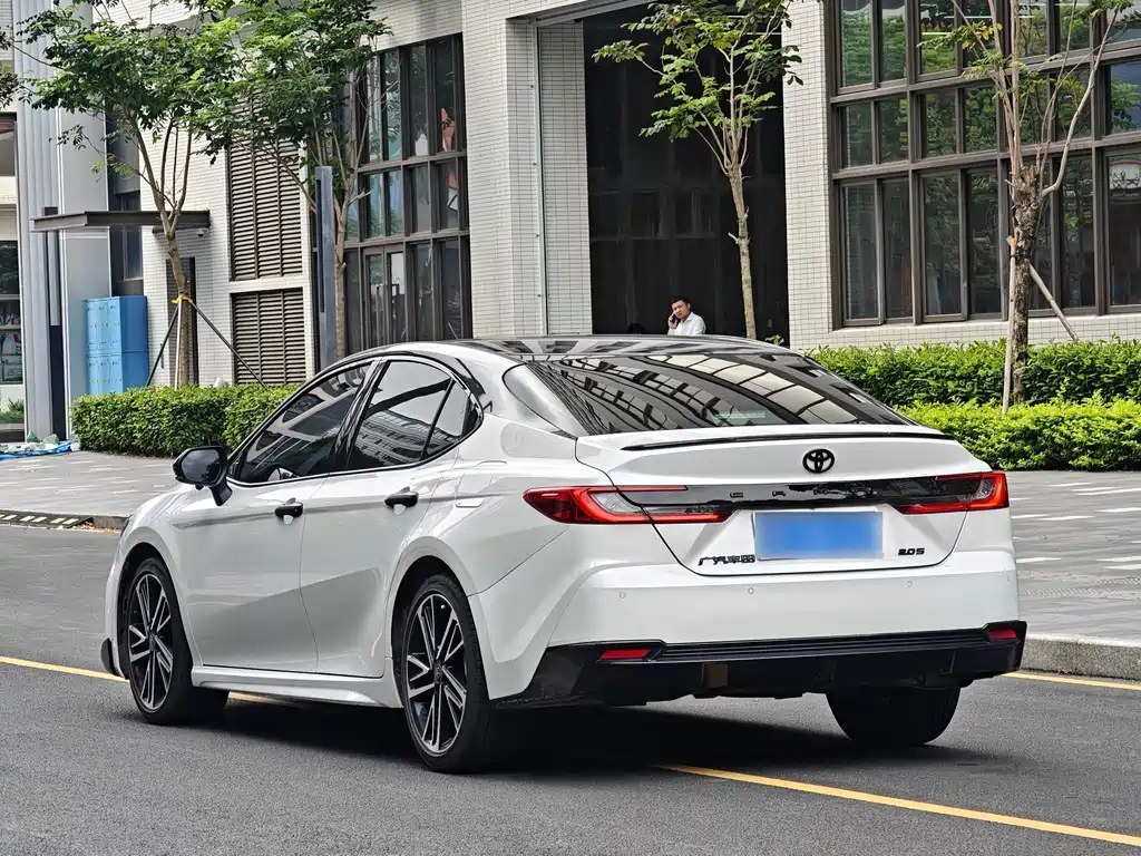 Toyota Camry 2025 — фото 10